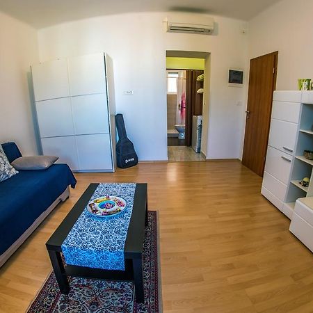 Apartman Anthony Пула Екстериор снимка